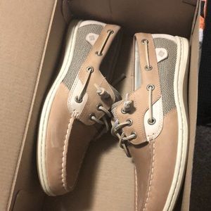 Sperry size 9 in women’s brand new.